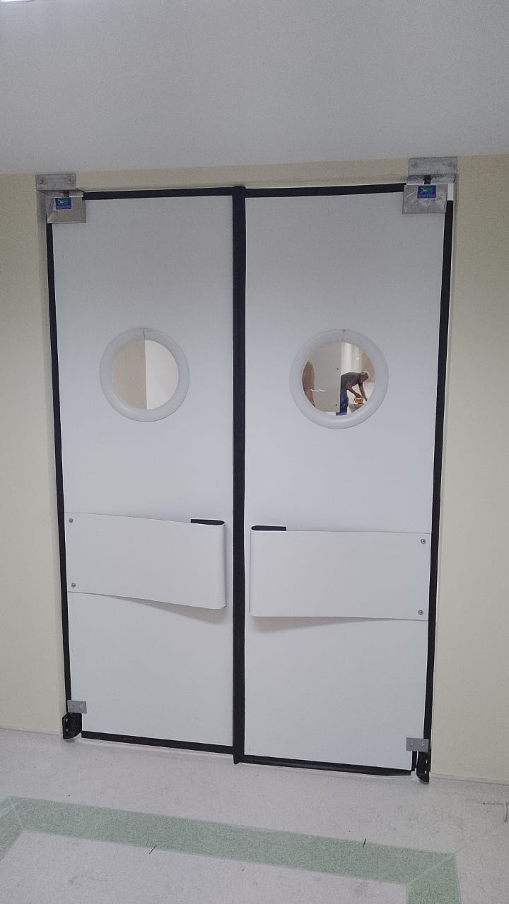 Portas de ABS - Instalação em laboratório